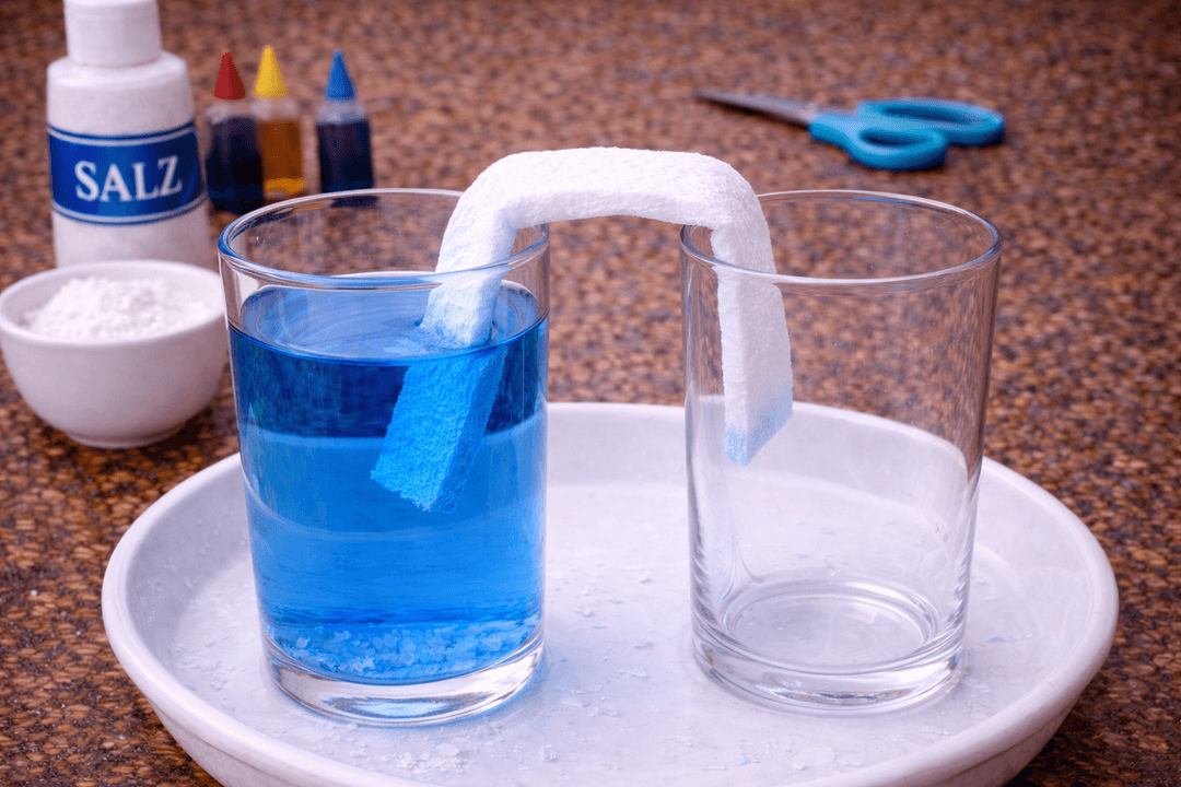 Experiment experimentieren - Magische Wasserbrücke