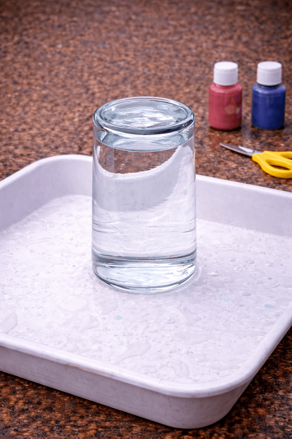 Experiment - Der magische Wassertrick - Wasser "umkehren" ohne zu verschütten!