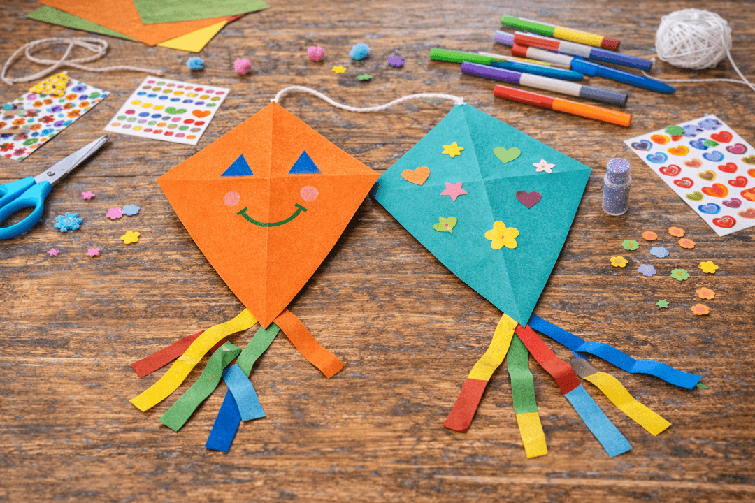 Bastelergebnis - Papierdrachen basteln mit Kindern: bunter Drachen ab 5 Jahren